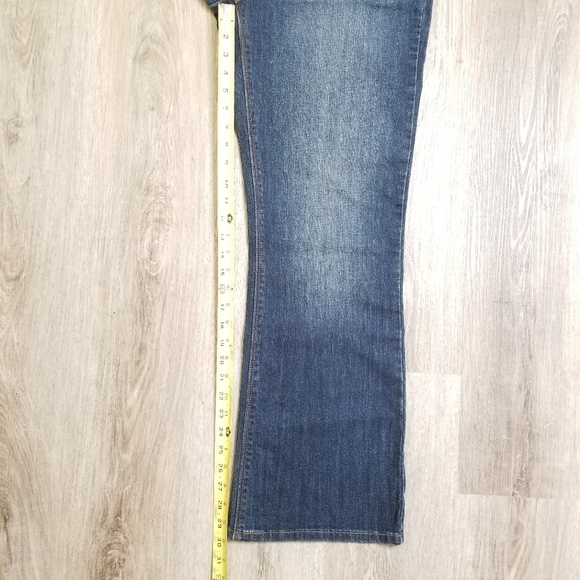 Levis 526 Women's Slender Boot Cut Jeans Size 12 S/C Very Good Condition - Picture 15 of 15